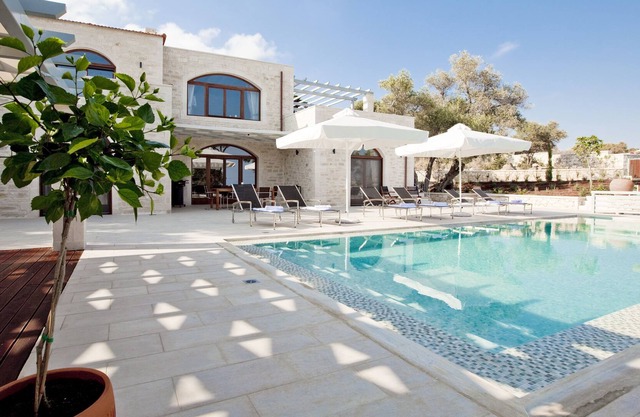 Villa de luxe Elpida, piscine chauffée, bain à remous, beau jardin