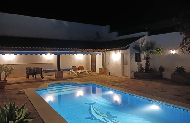 Luxueuse villa donnant sur parcours de golf, piscine chauffée privée, belle vue