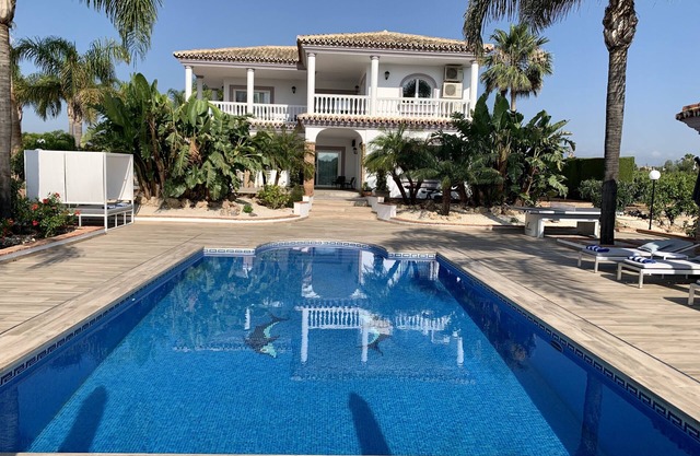 Luxury villa w/ stunning views in 2 acres of rural countryside - 30m from coast
