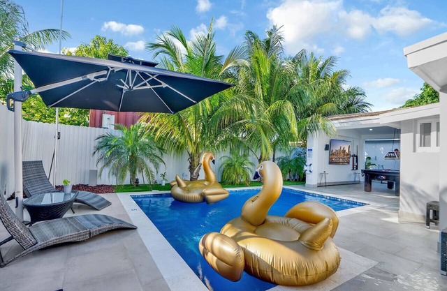 Luxury Villa |Heated Pool & Tub, Gym, Games & More