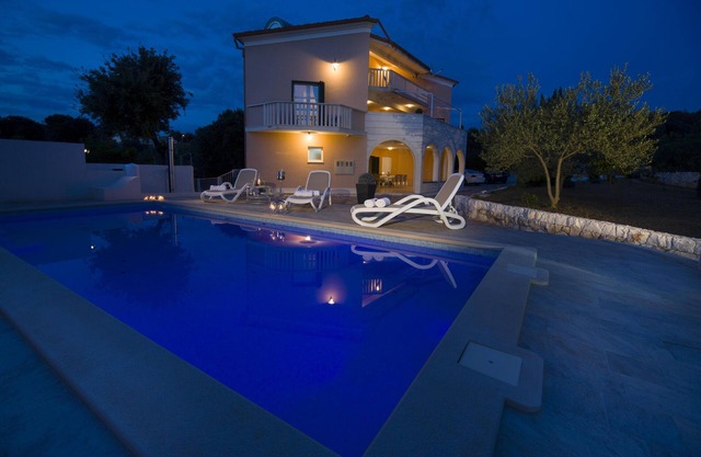 Villa de luxe Omnes avec piscine privée, profitez de vos vacances en famille et entre amis