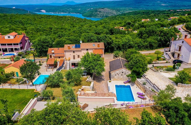 VILLA DE LUXE SUR UNE PROPRIÉTÉ PRIVÉE SPACIEUSE