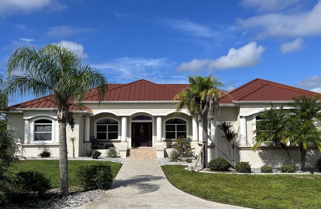 Luxury Villa on Canal