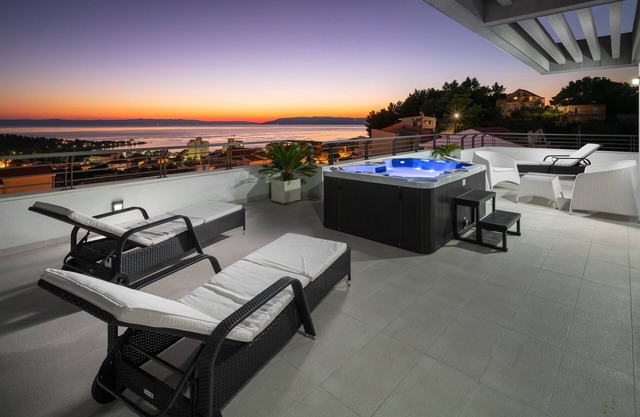 Villa de luxe Palladium dans le centre avec * piscine chauffée, * penthouse et * tourbillon.