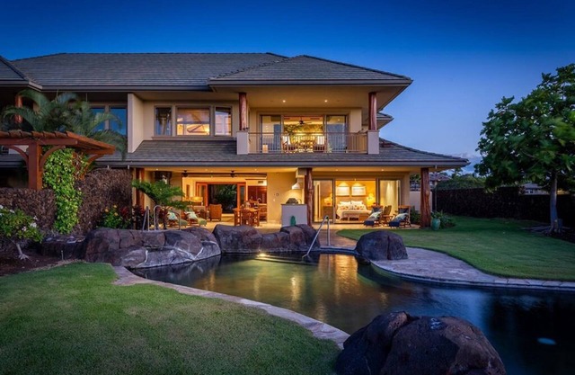 Luxury Villa Steps to Ocean w/ 3+ Bedroom Sleeps 8
