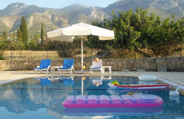 VILLA DE LUXE AVEC VUE SPECTACULAIRE SUR LA MONTAGNE ET LA MER AVEC LE DERNIER WIFI