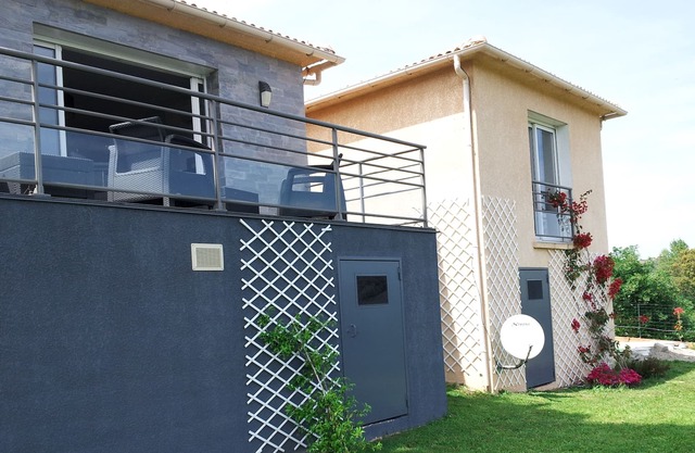 Villa de standing avec piscine de 110m2 accueillant 6 personnes