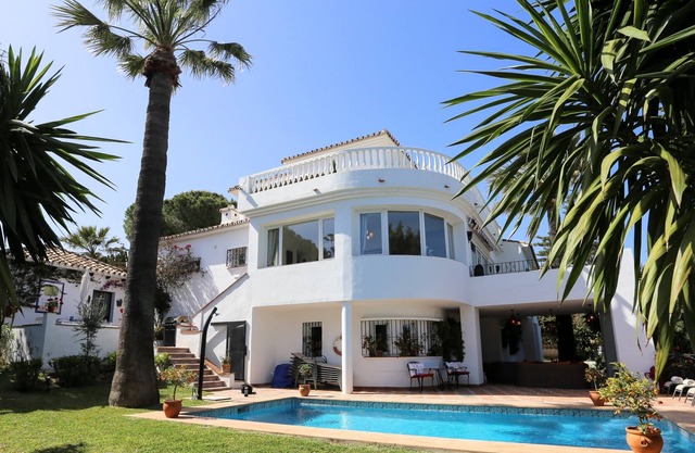 Villa de luxe avec vue imprenable et jardin