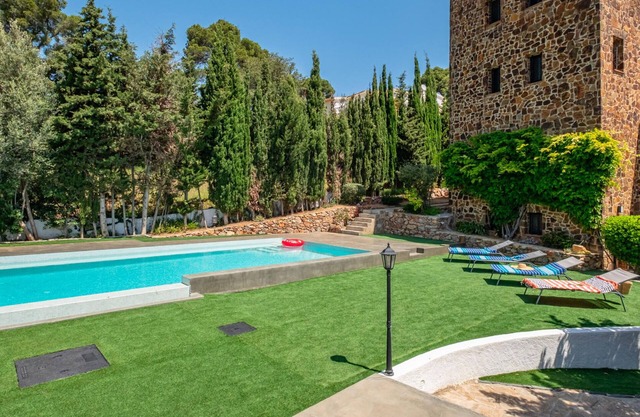 Luxueuse maison à Vall-llobrega avec piscine privée, 7 salles de bains, jardins, terrasses et wifi