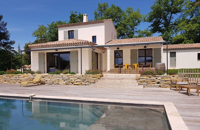 Villa de standing avec piscine proche d'Aix-en-Provence