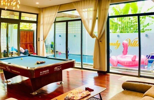 Luxury villa with full facilities and outdoor swimming pool
