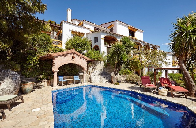 Villa de luxe avec grand jardin et piscine privée dans un coin calme de Gaucin