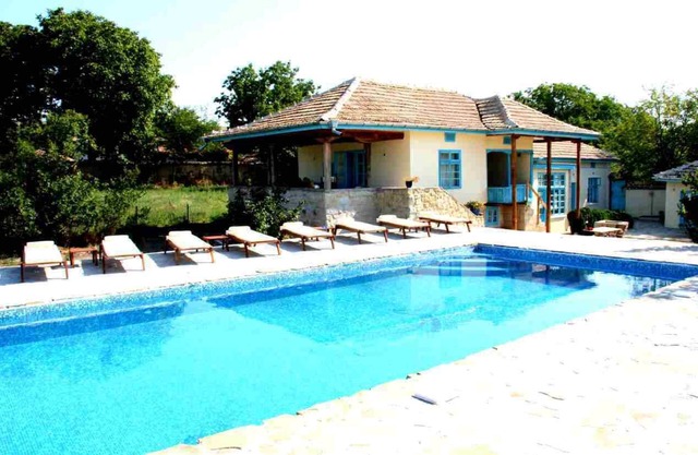 Villa de luxe avec piscine privée, grand jardin avec vue panoramique