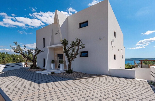 Villa de luxe avec piscine, bien-être et vue mer