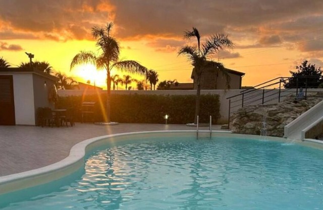 Luxury Villa with pool, sauna and jacuzzi near the sea, for families and friends