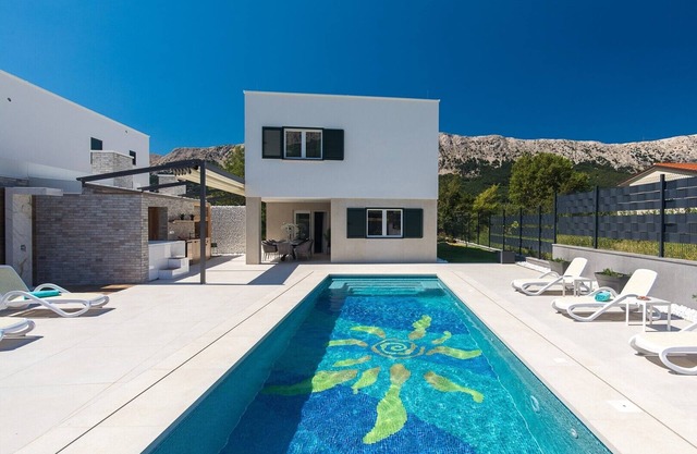 Luxury villa with pool and Jacuzzi