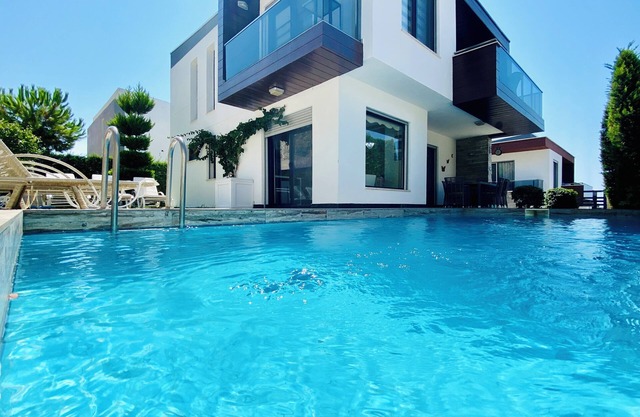 Luxury Villa with private pool '' Flamingo 7'' !! Near the beach!Private parking