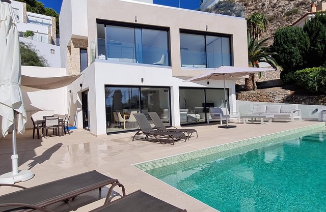 Villa de luxe avec vue imprenable et piscine