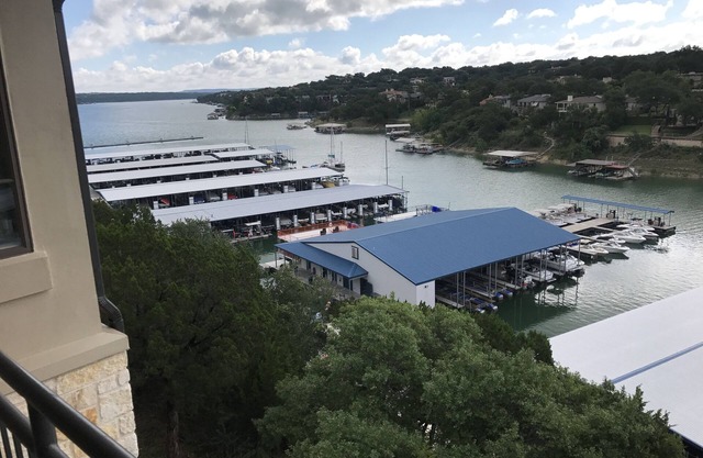 Condo de luxe au bord de l'eau