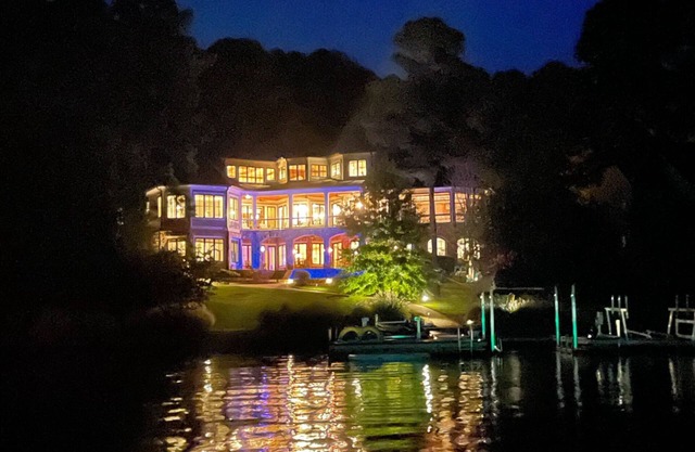 LUXURY WATERFRONT ESTATE PRIME SUMMER DATES NOW DISCOUNTED DUE TO CANCELLATION!