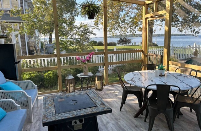 Luxury Waterfront Executive Family Home Annapolis with All Amenities