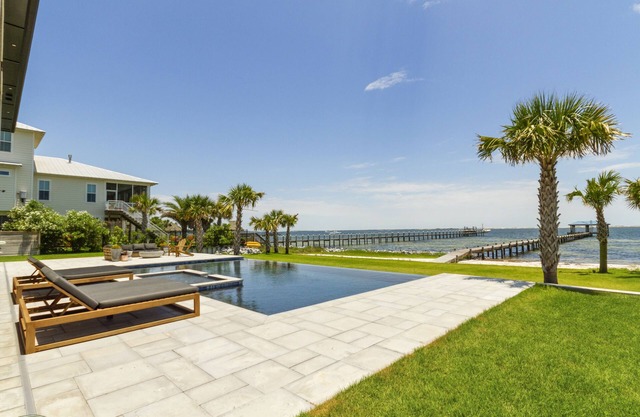 Luxury Waterfront Home, Private Beach, Infinity Pool, Hot Tub, 4 Beds, 3.5 Bath