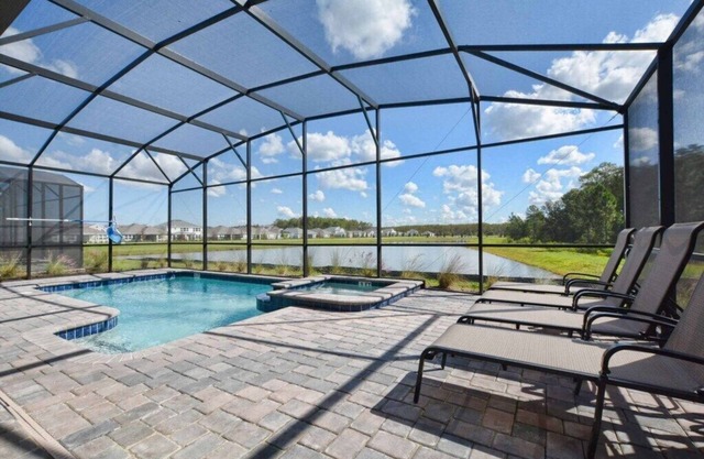BELLE MARQUE NEUVE WATERFRONT 9 CHAMBRES !! MEILLEUR EMPLACEMENT À DISNEY! JACUZZI, CHAMBRE REC, CHAMBRES HARRY POTTER ET MICKEY!