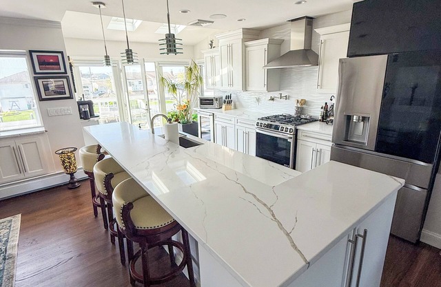 Luxury Waterfront Ryder Cup Home <9 miles from Bethpage Black w/hot tub