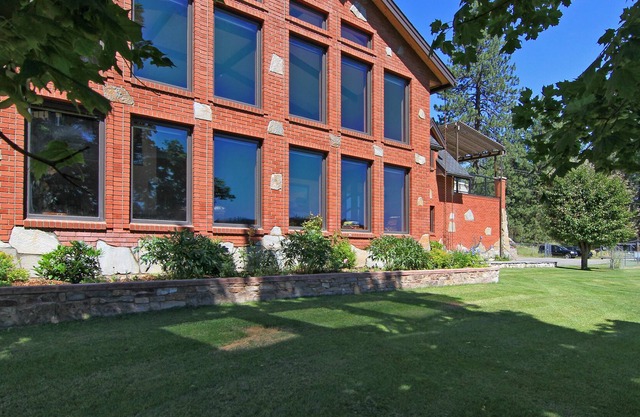 Maison de luxe au bord de l'eau
