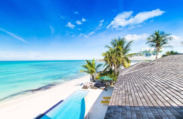 Luxury Waterfront Villa La Mouette with infinity Pool