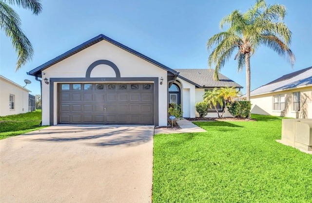 Luxury waterview Poolhome only 12 mins from Disney