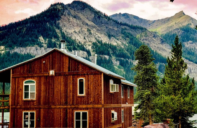 Luxury Yellowstone Chalet - Mountain Views With Jacuzzi & Sauna!