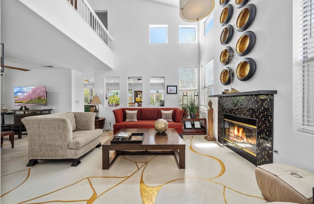 Haute Design, Zen Interior, Distant Ocean views, Close to San Diego Landmarks