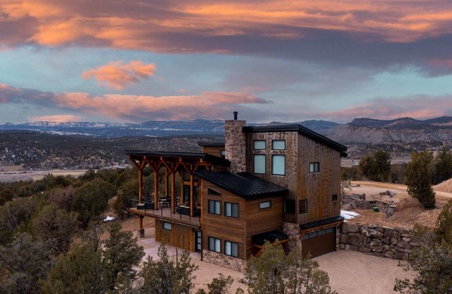 Luxury Family Home Near Zion w/ Private Hot Tub