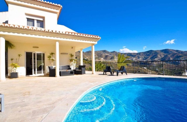 Villa deluxe piscine et jacuzzi,bbq et vue sur mer