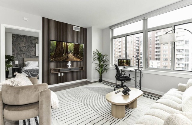 Luxxe 2BR Oasis with Scenic Rooftop & Gym ﻿