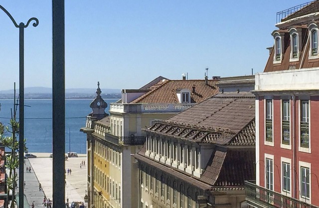 LV Premier Baixa CN1 - Balcon, ascenseur, vue sur le fleuve et climatisation