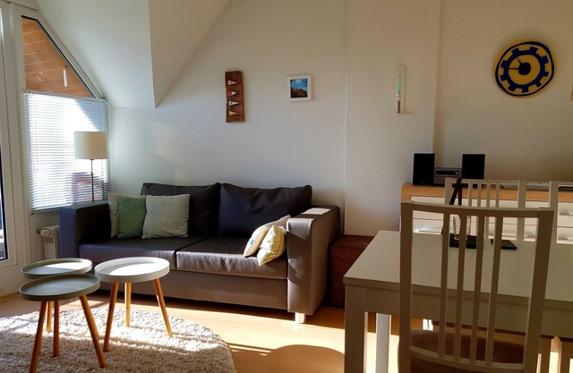 30 m de la plage, appartement lumineux avec balcon orienté sud, chaise de plage, piscine intérieure et sauna
