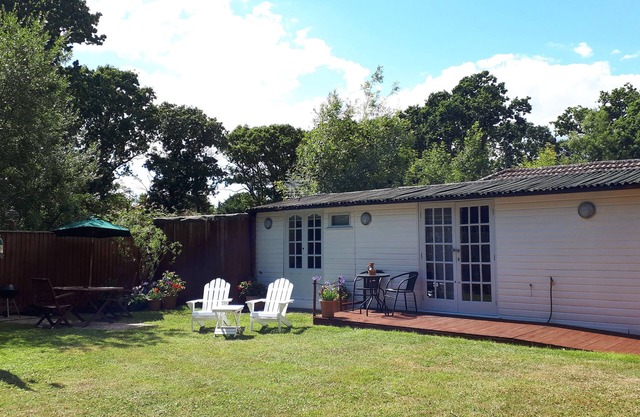 Lymington Self-Catering Garden Retreat