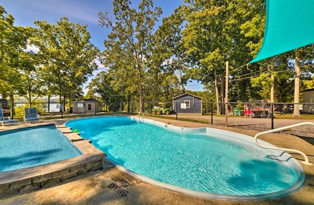 Lynnhurst Resort Family Retreat #16 - 4 Bedroom Sleeps 14!!