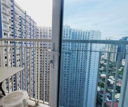 Lynzstaycation Makati