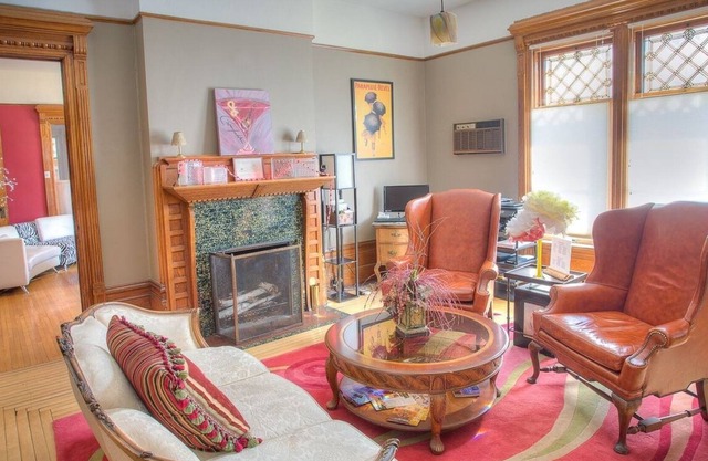 M & M Victorian Inn