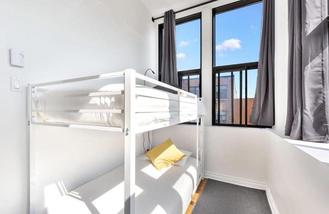 M11 The Simpsons Suite 3BR in The Heart of MTL