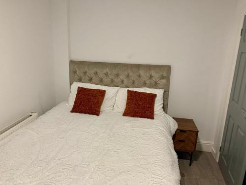 M4M Rooms- NG8 5NP Room 1