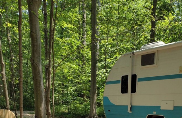 Ma & Pa's Retro Glamp Camp Close to the Parks/Private Hiking, Kayaking and more.