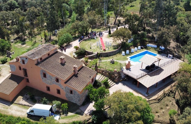 Macanet De La Selva: (Texte traduit automatiquement) Ferme avec piscine d'eau salée privée
