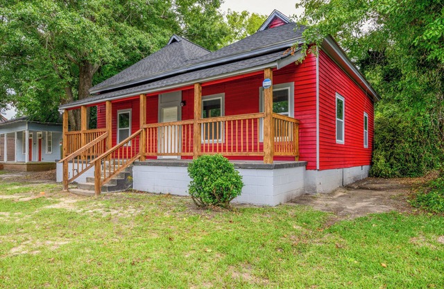 Macon Cottage w/ Porch - 2 Mi to Downtown!