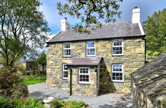 Maes y Llan in Caernarfon