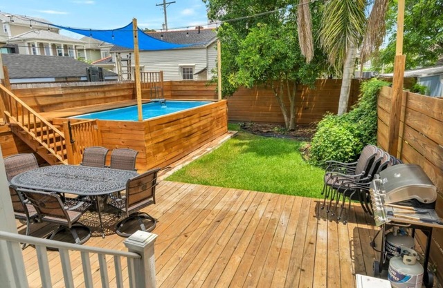 This duplex is a 3 bedroom(s), 2 bathrooms, located in New Orleans, LA.