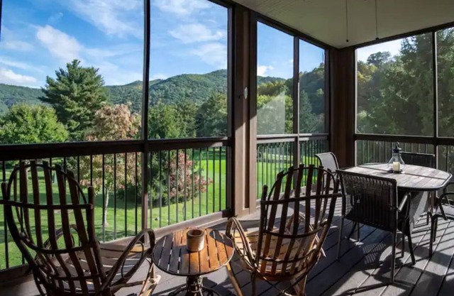 Maggie’s Hideaway - Mountain and Fairway view
